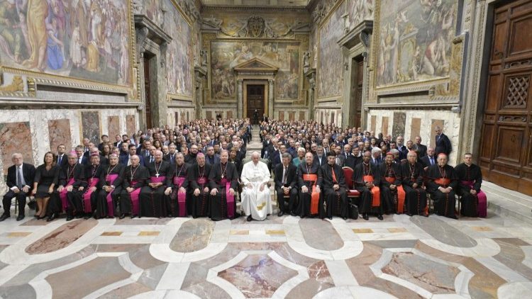 Papa Francisc, operatorilor mass-media: comunicați Evanghelia ”fără căpșuni în tort”