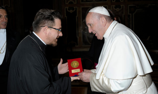 Ecou jubiliar. Papa Francisc primește Medalia Jubiliară 225