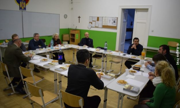 DESCHIDEREA CUTIEI ALBE