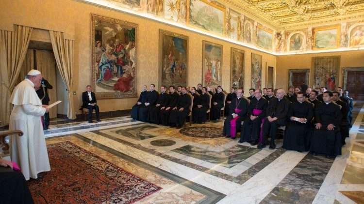 Papa Francisc: Un an în misiune pentru viitorii diplomaţi ai Sfântului Scaun
