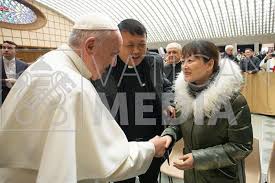 Papa s-a întâlnit cu doamna asiatică