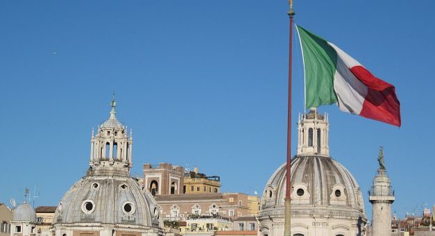 Episcopii italieni critică decizia de continuare a interzicerii Liturghiilor publice