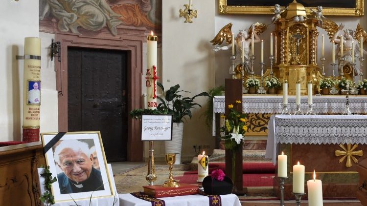 Funeraliile pr. Georg Ratzinger. Papa emerit Benedict: ”Un om al lui Dumnezeu”
