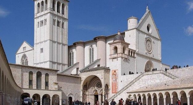 Papa Francisc va semna o nouă enciclică despre fraternitatea umană