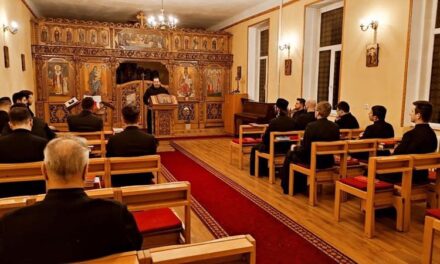 Părintele Vicar General Mihai Vătămănelu a vizitat Comunitatea Seminarului din Oradea