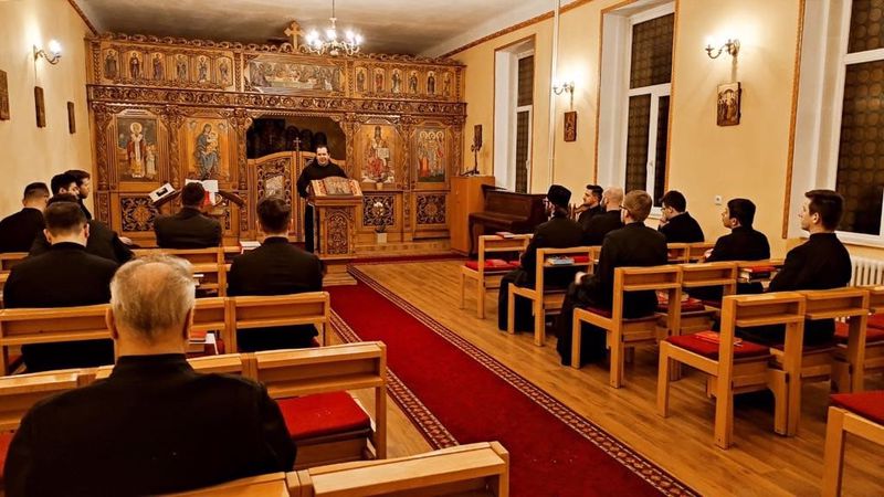 Părintele Vicar General Mihai Vătămănelu a vizitat Comunitatea Seminarului din Oradea