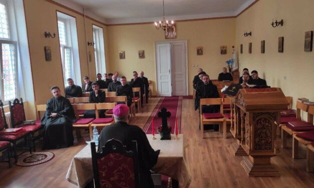 Exercițiile spirituale ținute de PS Ioan seminariștilor orădeni