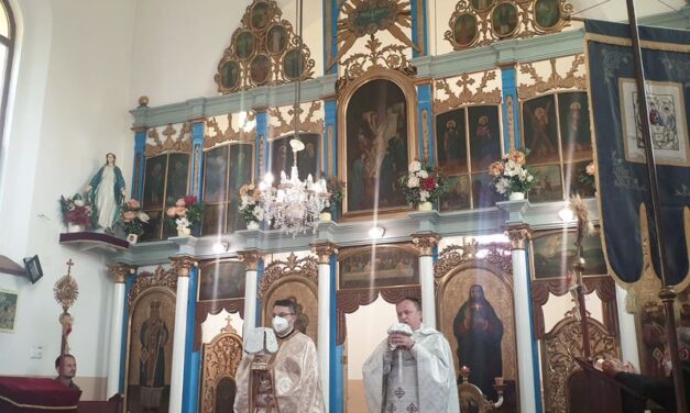 Vizita părintelui vicar cu preoții în Parohia Cheț