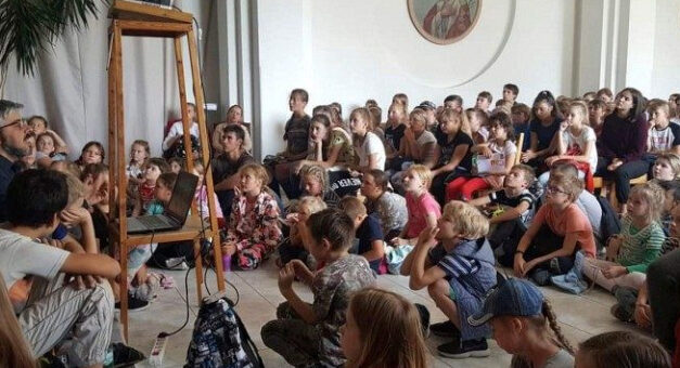 Papa instituie slujirea de catehet prin scrisoarea apostolică „Antiquum ministerium”