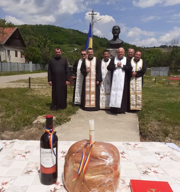 Părintele Vicar cu preoții prezent în Parohia Poiana