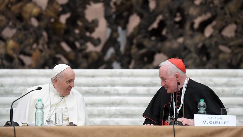 Papa Francisc: Preotul, chemat la apropierea de Dumnezeu, de episcop, de confrați și de popor