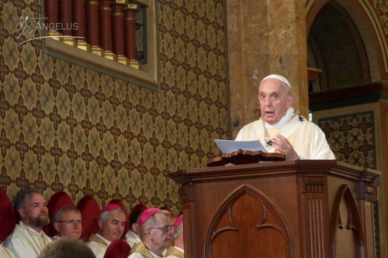 Mesajul Papei Francisc către ÎPS Aurel Percă: Vizita în România și îndemn la caritate pentru refugiații din Ucraina