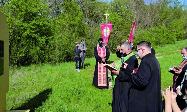 Calea Crucii cu cod QR și grădină botanică la Vintere