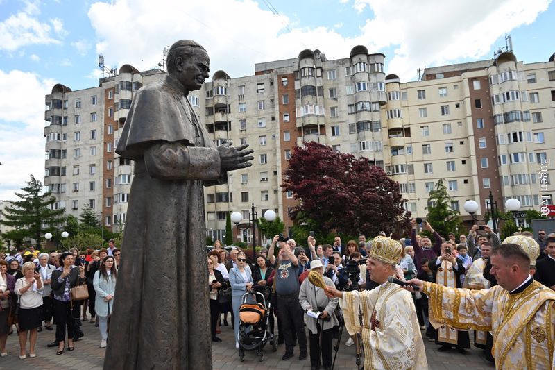 Sfințirea statuii Cardinalului Alexandru Todea la Reghin