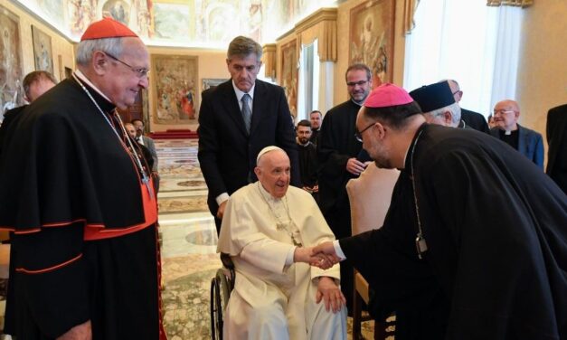 La papa Francisc, comunitatea Colegiului ”Pio Romeno” din Roma la 85 de ani de la înființare