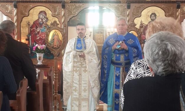 Părintele Vicar cu preoții prezent în Parohia Șuncuiș