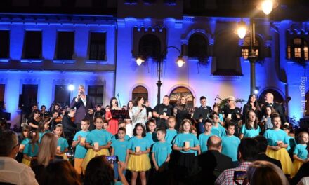 Concertul pop simfonic din curtea Episcopiei greco-catolice din Oradea a adunat peste 1000 de spectatori