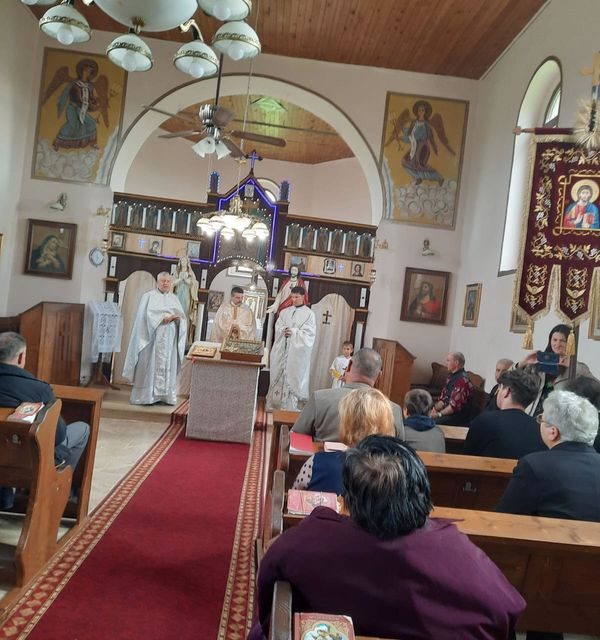 Vizita părintelui vicar cu preoții în Parohia Sititelec