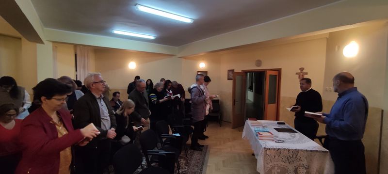 AU ÎNCEPUT ÎNTÂLNIRILE CU FAMILIILE ÎNTR-UN NOU FORMAT