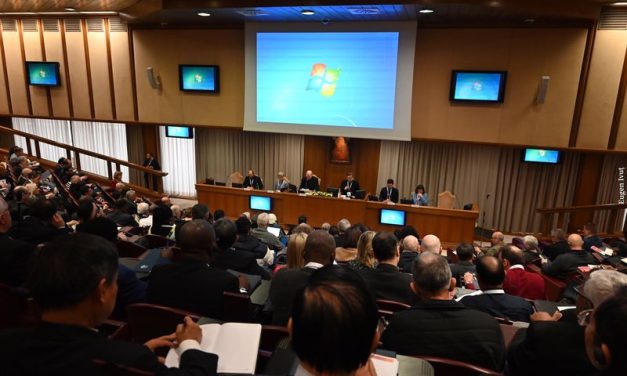 Vaticanul organizează o conferință despre co-responsabilitatea laicilor în Biserică