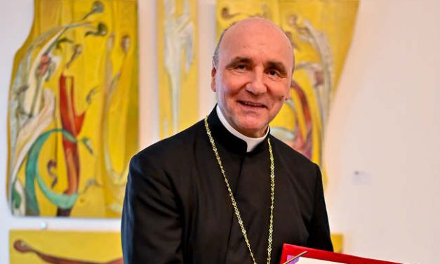 PS Episcop Virgil Bercea a primit o diplomă de excelenţă şi medalia Brukenthal 300