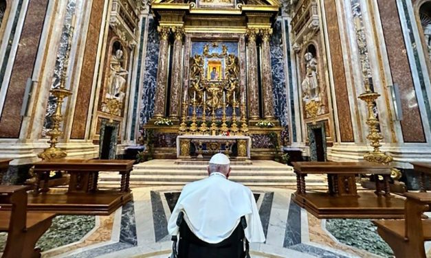 Papa s-a rugat în bazilica Sfintei Fecioare după călătoria sa apostolică în Ungaria