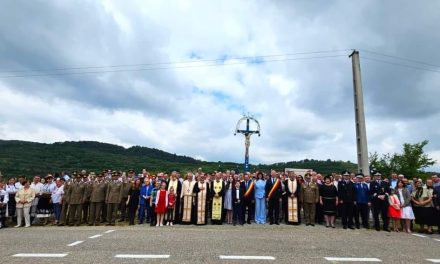 Sfințirea Crucii dedicată lui Iuliu Maniu din Dealul Bădăcinului și la lansarea volumului „Iuliu Maniu, politică și morală”