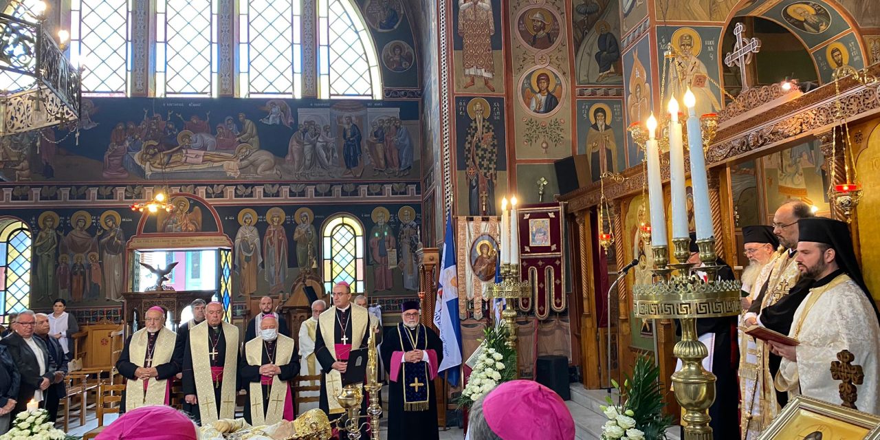La slujba înmormântării Preasfintitului Dīmītrios Salachas, în Atena