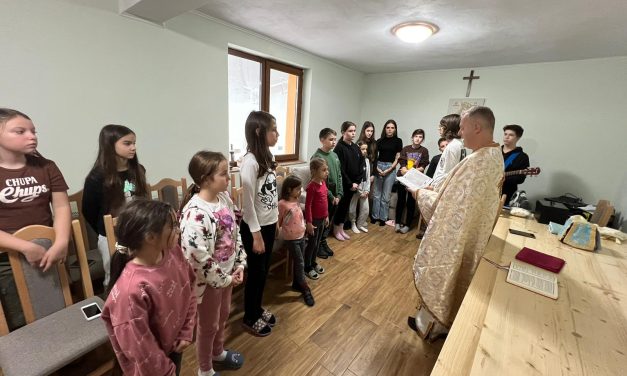 „Enjoy Music” la Cantonul Stâna de Vale: glasuri de copii și prima zăpadă