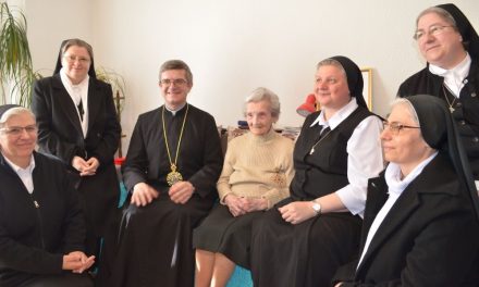 Sora Rodica Maria, în vârstă de 107 ani, distinsă cu Ordinul „Preasfânta Treime” acordat de Preafericitul Cardinal Lucian