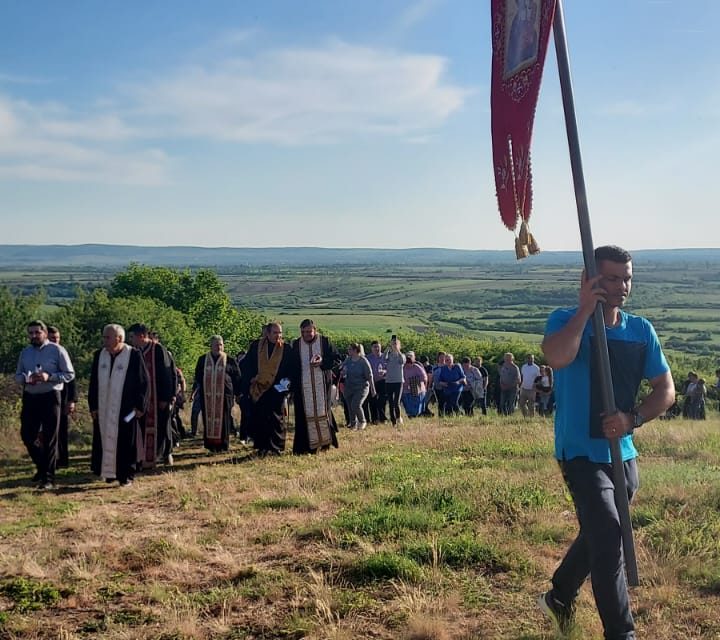 Calea Crucii la Vintere în duminica Floriilor