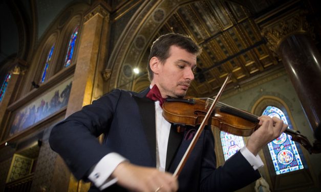 VIOLONISTUL ALEXANDRU TOMESCU LANSEAZĂ LA CONSTANȚA TURNEUL INTERNAȚIONAL STRADIVARIUS EDIȚIA XVII CU MUZICA LUI J.S BACH