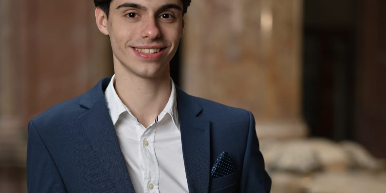 Rareș Bâte, elevul de 10 (zece) la Examenul Național de Bacalaureat: „Fiți autentici! Aveți încredere în voi și urmați-vă drumul!”
