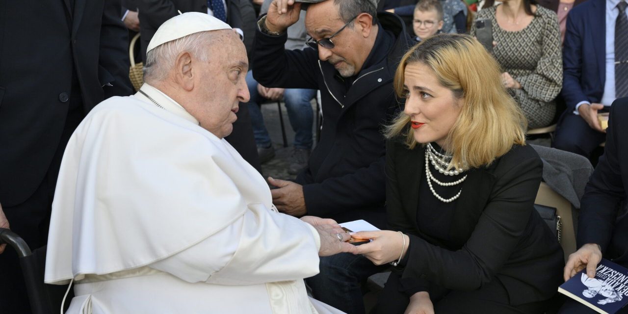 O româncă i-a cerut Sfântului Părinte să se roage pentru țara noastră în această perioadă de fragilitate politică și socială