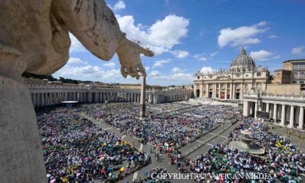 Papa Francisc transmite îmbrățișarea sa din cer, pentru voi, pentru noi și lumea întreagă