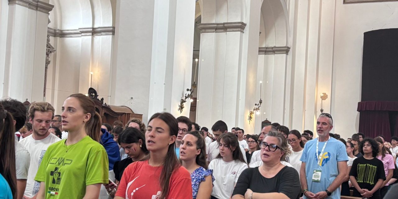 Tinerii din Eparhia de Oradea, pelerini ai speranței spre Roma