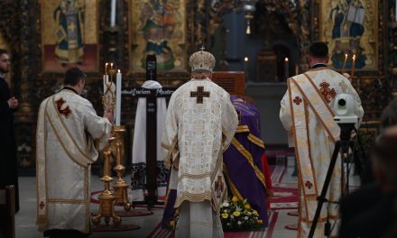 Preasfințitul Virgil la Sfânta și Dumnezeiasca Liturghie în Catedrala din Blaj, celebrată duminică, 28 septembrie a.c., pentru odihna sufletului Preafericitului Părinte Cardinal Lucian
