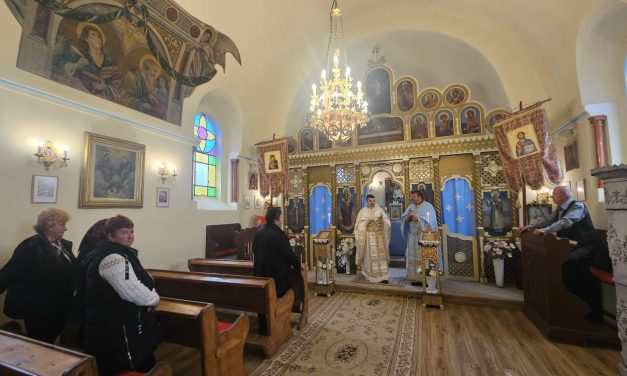 Vizită pastorală în Parohia Greco-Catolică Gruilung: Părintele Vicar Antoniu Chifor, în mijlocul credincioșilor