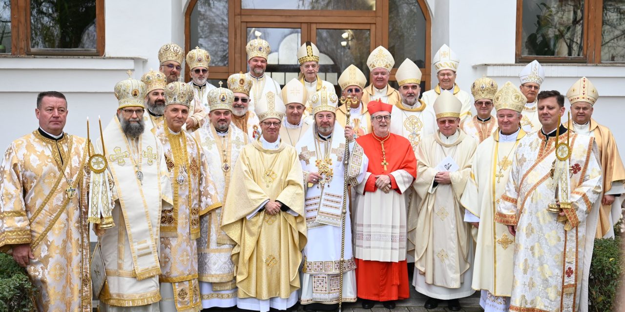 Preasfinția Sa Virgil Bercea la ceremonia solemnă de întronizare a Preafericirii Sale Claudiu-Lucian Pop în Catedrala „Sfânta Treime” din Blaj