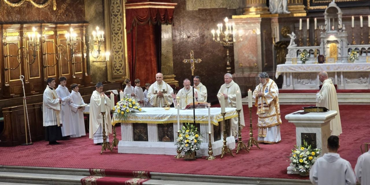 Sfânta Liturghie Arhierească de sărbătoarea „Cristos Rege” în Bazilica Romano-Catolică din Oradea