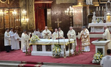 Sfânta Liturghie Arhierească de sărbătoarea „Cristos Rege” în Bazilica Romano-Catolică din Oradea