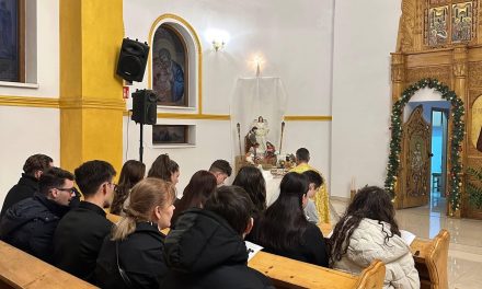 Seară de comuniune a tinerilor la Beiuș în Oratoriului „Colț de Rai”