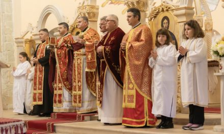 Parohia „Sfântul Apostol Andrei” din Carei a sărbătorit hramul bisericii printr-o Sfântă Liturghie festivă și momente de comuniune