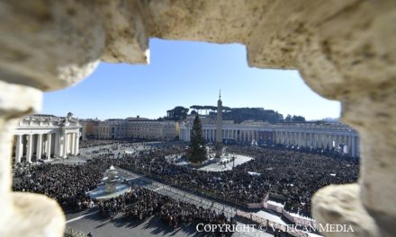 Papa Leon al XIV-lea, de sărbătoarea Sfintei Familii: „Să nu lăsăm ca iubirea din familiile noastre să fie stinsă de falsele mituri ale lumii”