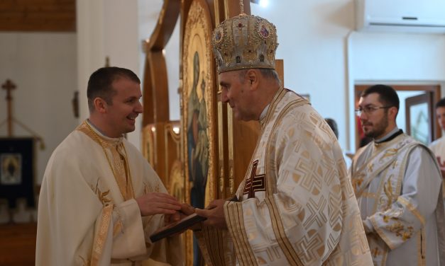 „Lumina care intră în Galileea inimii noastre” – ultima Sfântă Liturghie cu pr. Iulian Robu (OFMConv.) la Sanctuarul Eparhial „Maica Domnului” din Oradea