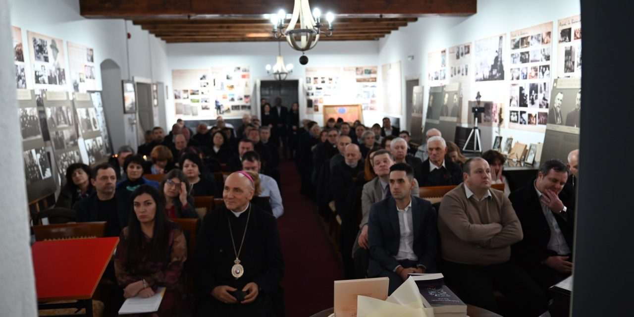 Memorie, credință și demnitate la Bădăcin: vernisajul expoziției „Fericiții Episcopi Martiri Greco-Catolici Români” și lansarea volumului „Dialoguri esențiale din exil”, la 73 de ani de la moartea lui Iuliu Maniu