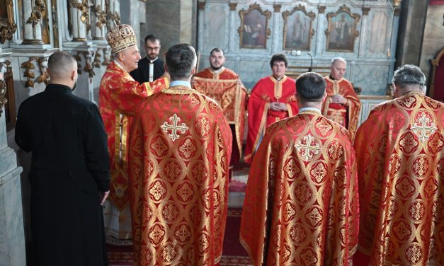 Sfântă Liturghie arhierească la Seminarul Teologic din Oradea, la 10 ani de la absolvirea promoției 2015