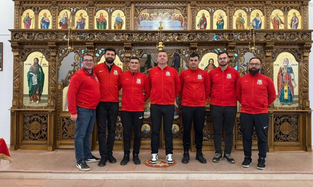 Echipa de fotbal a preoților greco-catolici din Eparhia de Oradea au îmbinat sportul cu rugăciunea la Tinca