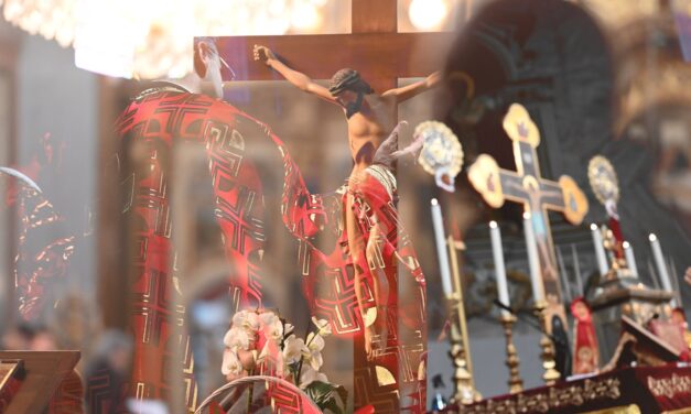 Joia Mare în Catedrala „Sfântul Nicolae” din Oradea: Sfânta Liturghie a Sfântului Vasile cel Mare, Spălarea picioarelor și Binecuvântarea Sfintelor Paști