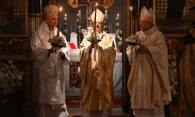 Slujba Învierii Domnului la Catedrala „Sf. Nicolae” din Oradea